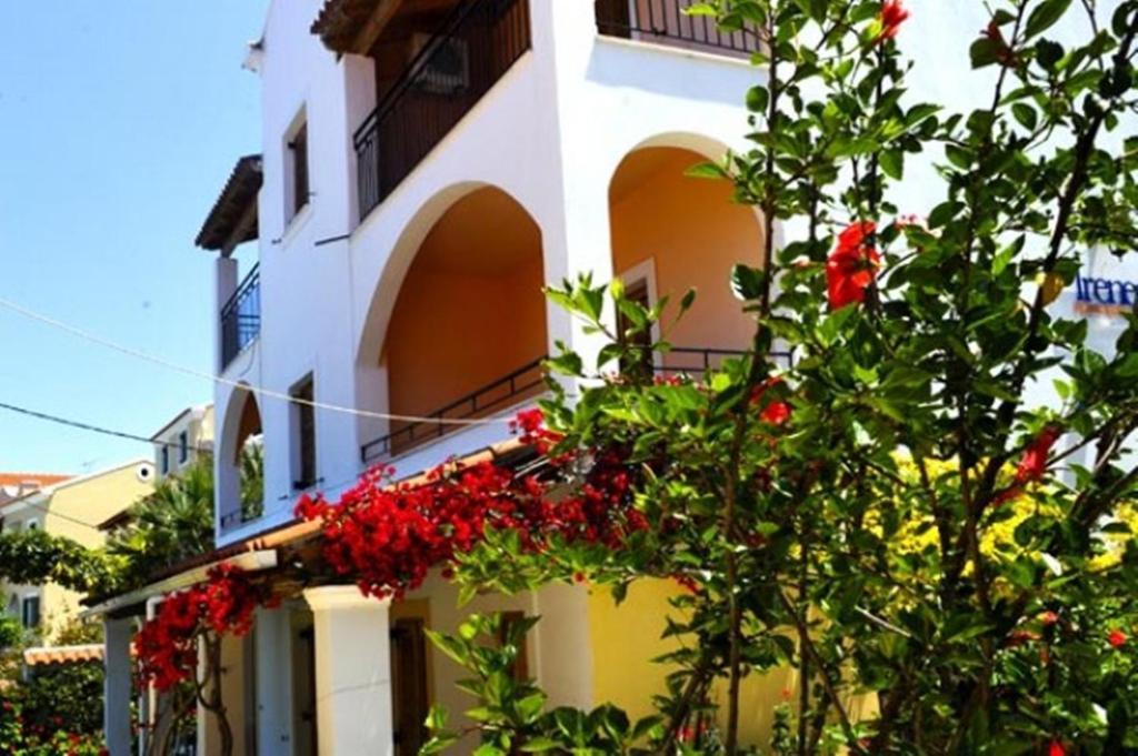 Ενοικιαζόμενα Διαμερίσματα Ειρήνη Αχαράβη Εξωτερικό φωτογραφία
